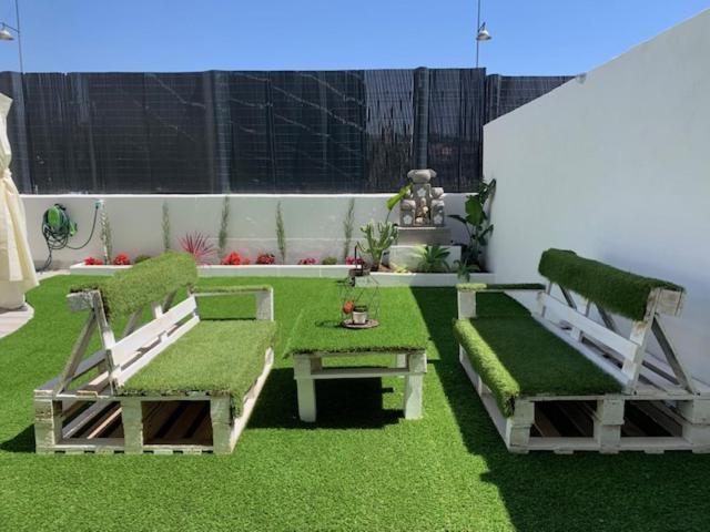 Bajo Con Jardin En Primera Linea De Playa Apartment Malaga Exterior photo