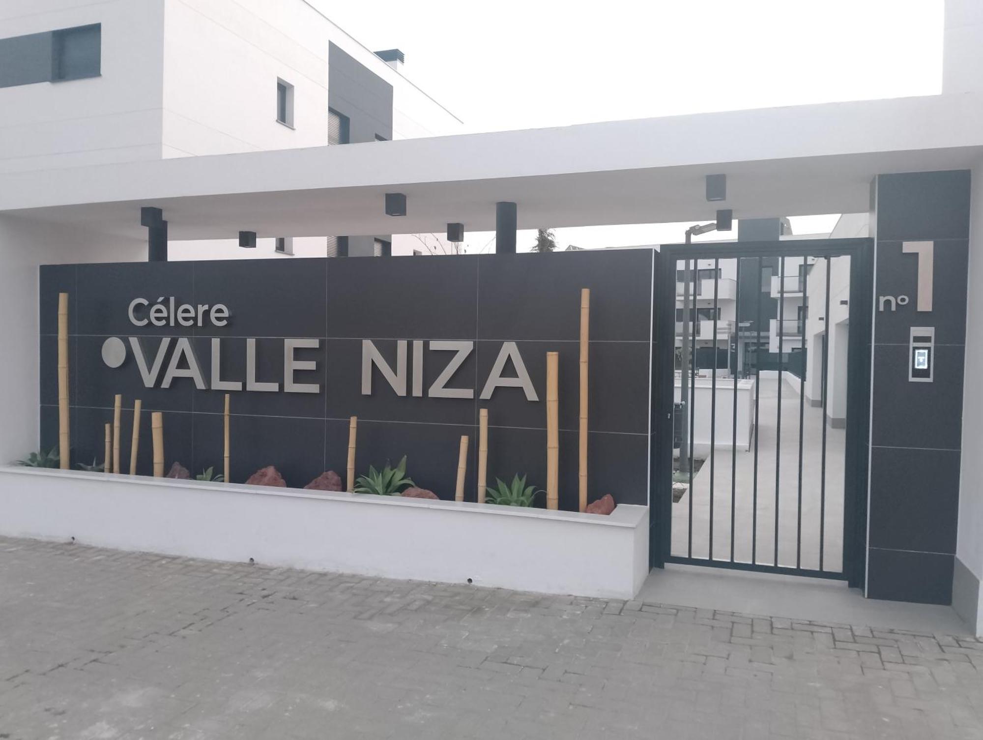 Bajo Con Jardin En Primera Linea De Playa Apartment Malaga Exterior photo