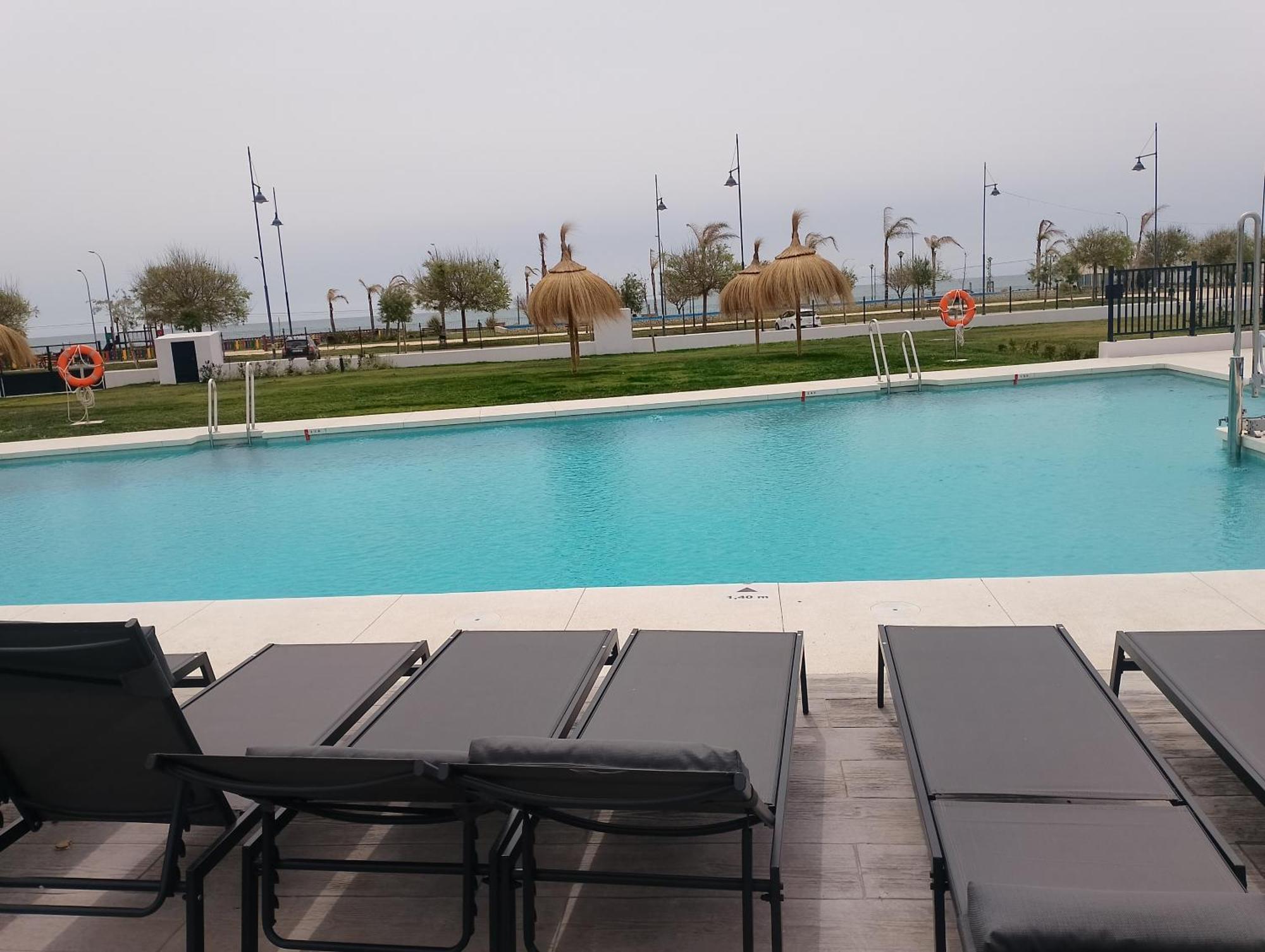 Bajo Con Jardin En Primera Linea De Playa Apartment Malaga Exterior photo