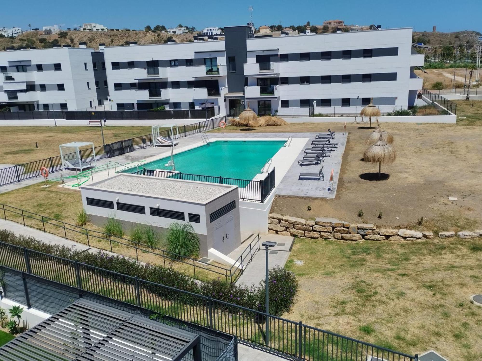 Bajo Con Jardin En Primera Linea De Playa Apartment Malaga Exterior photo